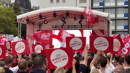 Almanya'nın başbakan adaylarından Olaf Scholz son mitingini Köln'de yaptı