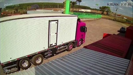 Vídeo mostra colisão entre Strada e caminhão na BR-277
