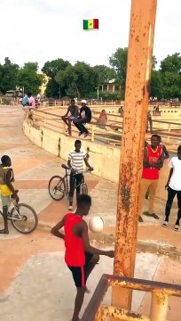 Vidéo - Le football: Thies des jeunes très techniques aux ballon rond...