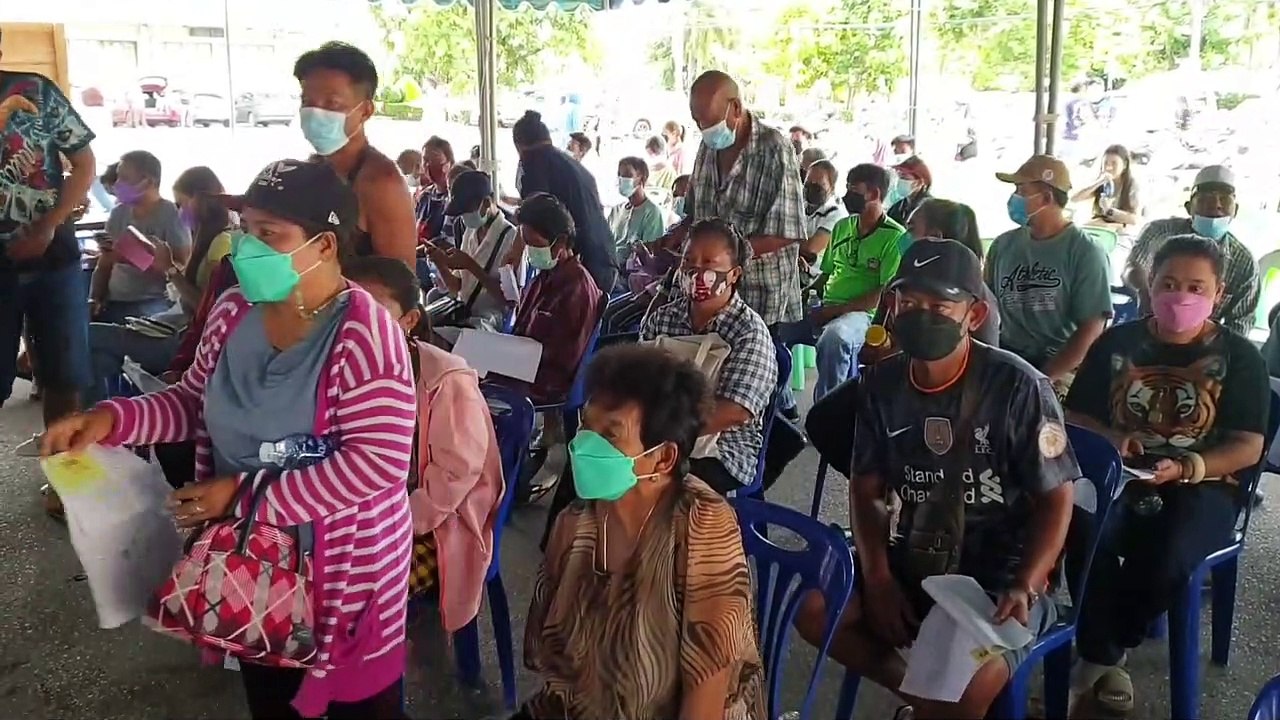 เพชรบุรี ทม.ชะอำฉีดวัคซีนให้ ปชช.กว่า2,00ราย ถว...