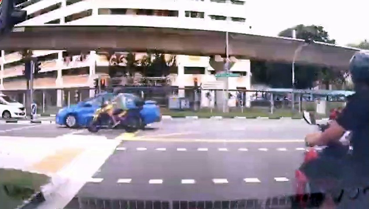 MAN ON BIKE THROW CIG BUTT ON ROAD @ BUKIT PANJANG