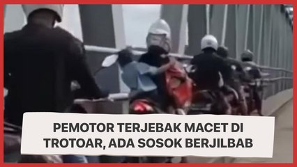 Viral Pemotor Hindari Macet Malah Terjebak Macet di Trotoar Jembatan, Ada Sosok Berjilbab