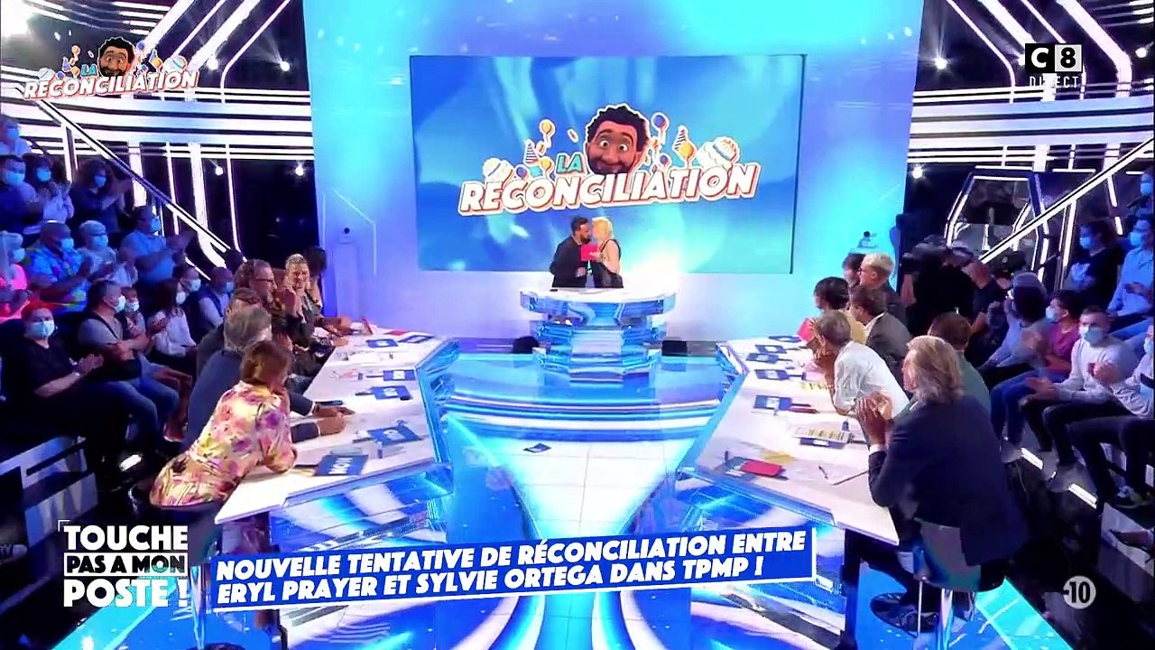 Loana invitée dans TPMP : les internautes sont choqués par sa tenue