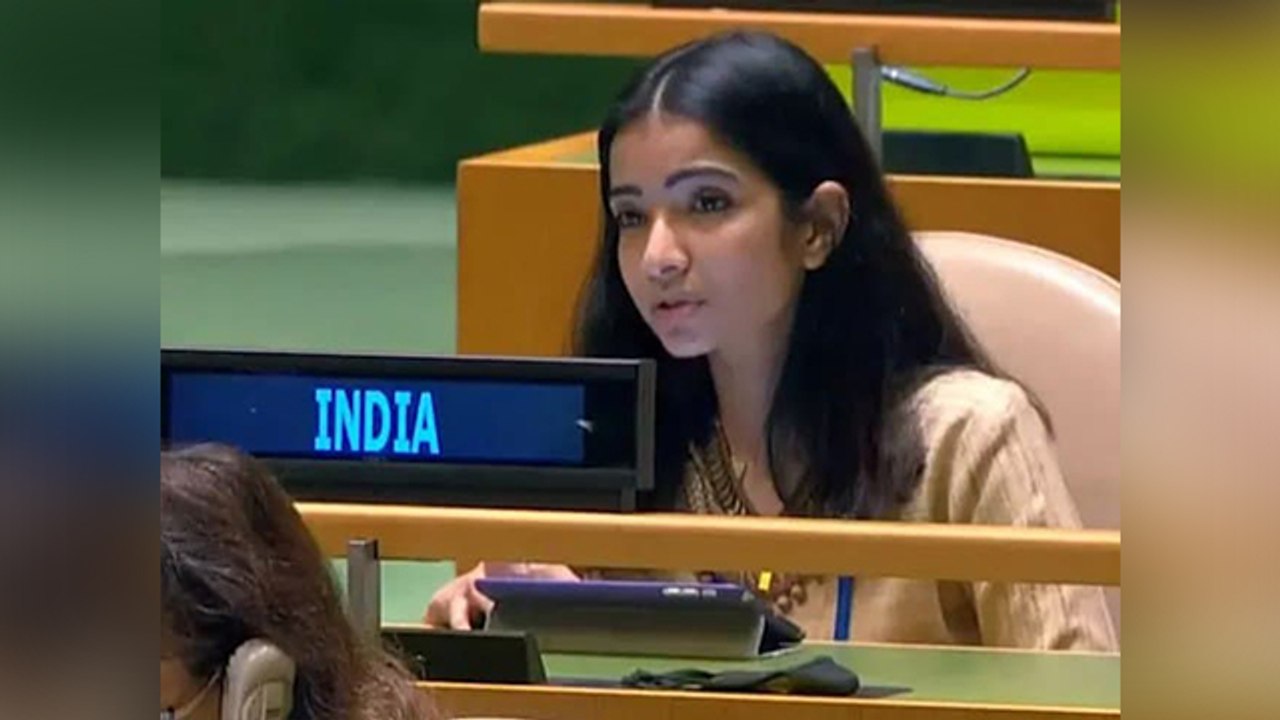 Sneha Dubey कौन है, UNGA Summit में Pakistan PM Imran Khan को करारा जवाब।  Boldsky