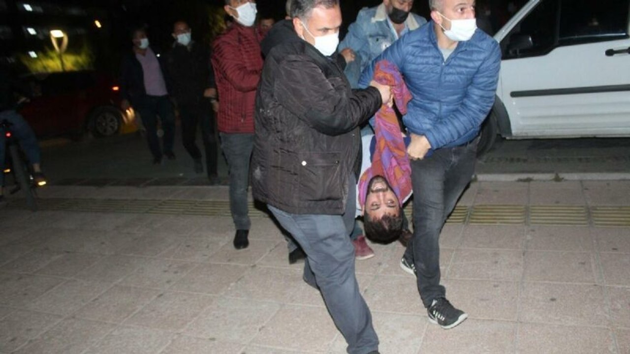 ‘Barınamıyoruz’ diyen öğrenciler emniyette sabahladı