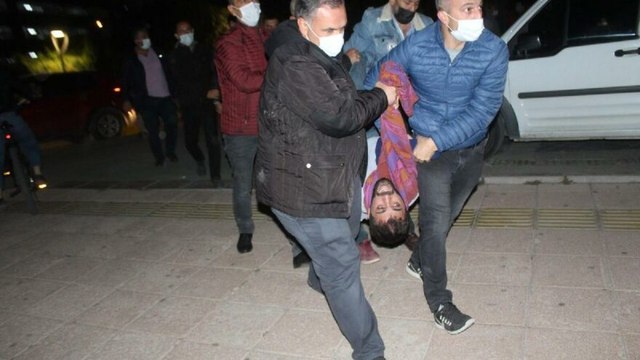 ‘Barınamıyoruz’ diyen öğrenciler emniyette sabahladı