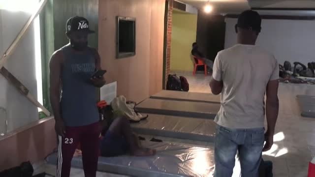 México habilita refugios para los migrantes hacinados en Río Grande a la espera de cruzar la frontera