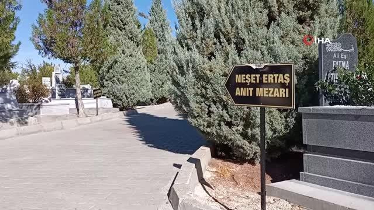 'Bozkırın Tezenesi' Neşet Ertaş vefatının 9. yılında mezarı başında anıldı