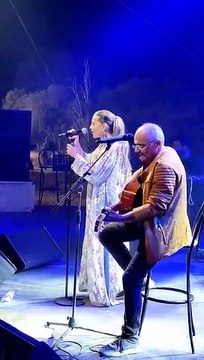 Νατάσα Μποφίλιου: Στη σκηνή με τον μπαμπά της - Ερμήνευσαν Μίκη Θεοδωράκη