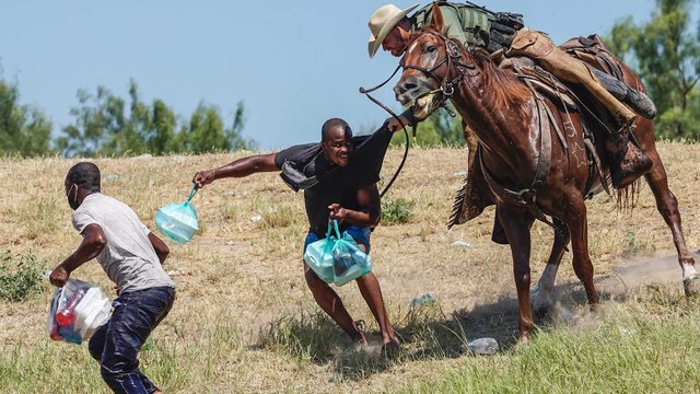 ΗΠΑ: Απομακρύνονται Αϊτινοί πρόσφυγες και μετανάστες από τα σύνορα