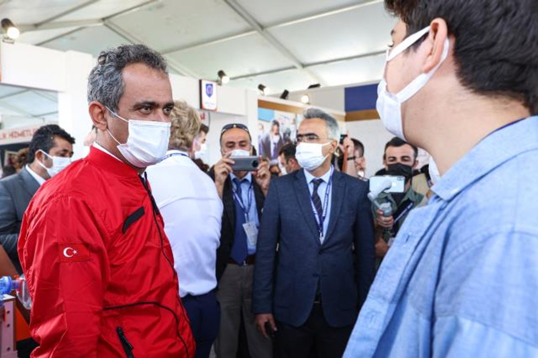 Milli Eğitim Bakanı Özer, TEKNOFEST'te açıklamalarda bulundu
