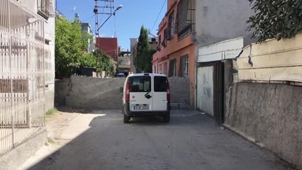 Bir kişi tapulu arazisinden geçtiğini iddia ettiği yola duvar ördü