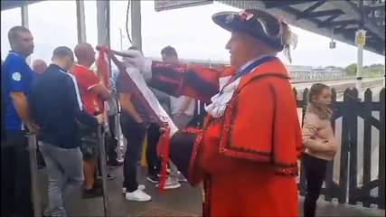 Flying Scotsman steam train arrives in Skegness