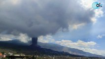 Así se rompe el cono del volcán de La Palma que ahora desliza una gran lengua de lava