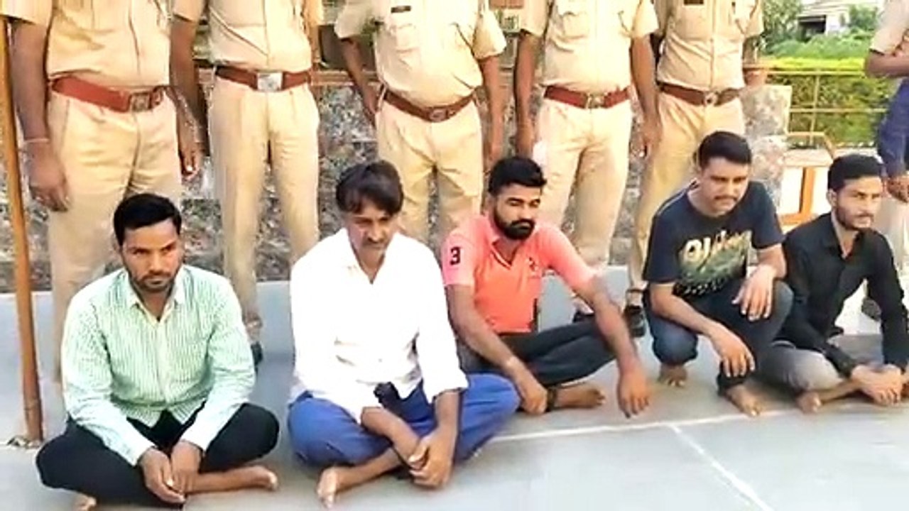 रीट में पास करवाने के नाम पर लाखों रुपए लेने वाले 9 आरोपी पकड़े, प्रवेश पत्र व ब्लैंक चेक मिले