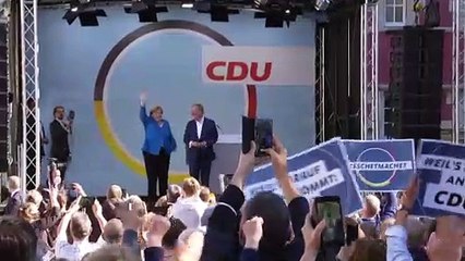 Angela Merkel vient soutenir son poulain, Armin Laschet, à la traîne dans les sondages