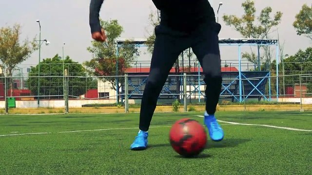 TOP 3 MEJORES JUGADAS de CRISTIANO RONALDO REGATES EFECTIVOS para BURLAR A TU RIVAL como CR7 ⚽️