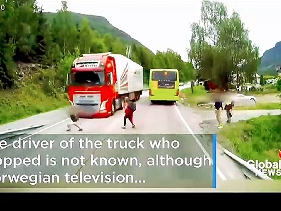 Chinese driver drive wrongly | Chinese driver hit the police man