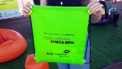 Corte de cabelo, avaliação física e massagem são oferecidas aos ciclistas em ação na BR-277