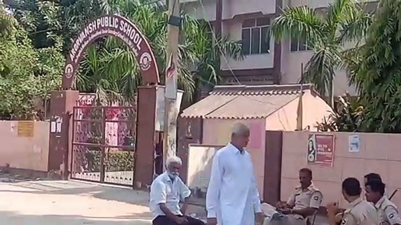 कड़े पहरे में रीट परीक्षा का आगाज