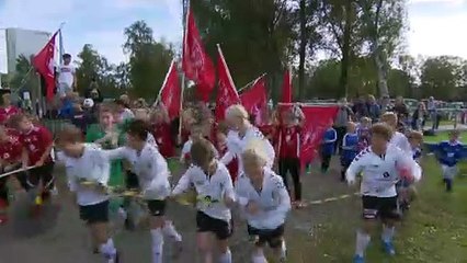 Norvégia túl a járványon, Hollandia szigorított