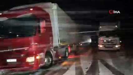 Kış erken geldi! Yollar kapandı, araçlar mahsur kaldı