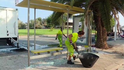 El macrobotellón de Barcelona se traslada a la playa del Bogatell y provoca nuevos actos vandálicos