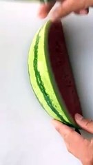 Kreatif makan buah semangka !!