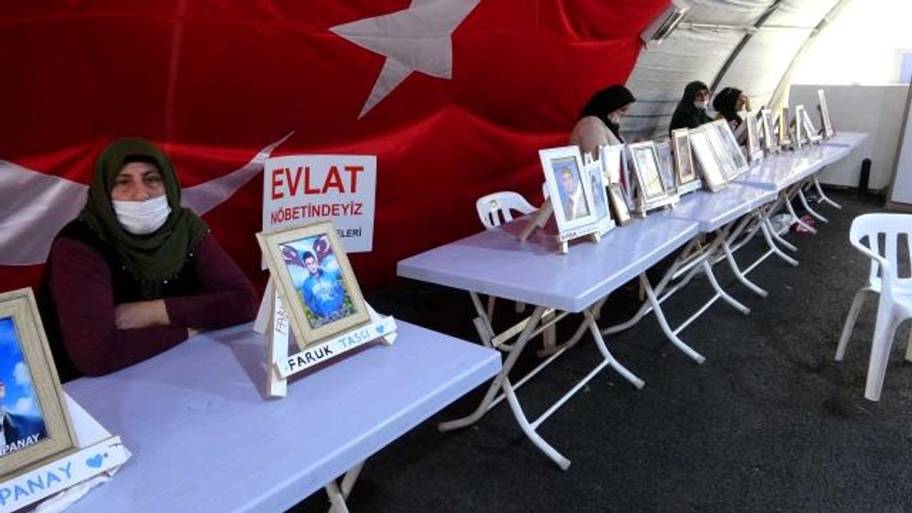 Gözyaşları içerisinde evladına seslenen anne Taşçı, "8 yıldır kokunu özledim"