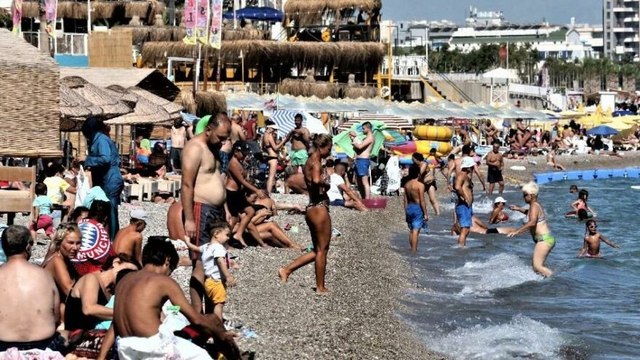 Doğuda kar, Antalya’da yazdan kalma günler