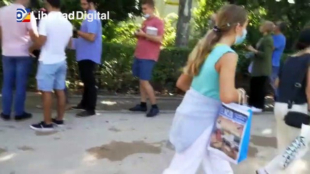 Gran éxito de público para la firma de libros de Federico Jiménez Losantos en la Feria del Libro