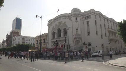 Cumhurbaşkanı Said'in "olağanüstü kararları" protesto edildi
