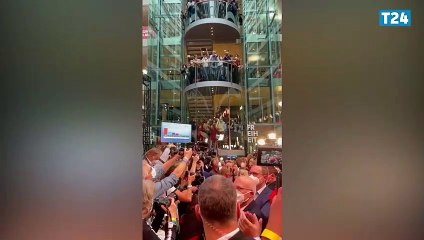 Almanya'da Sosyal Demokrat Parti Binası'nda alkış sesleri yükseldi