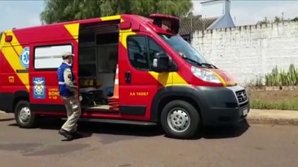 Ao tentar descer escada com berço, homem sofre queda e fica ferido