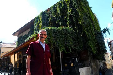 Tarihi kahvehane 25 yıldır sarmaşıkla kaplı