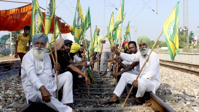 Bharat Bandh: Farmers sat on railway tracks in Patiala