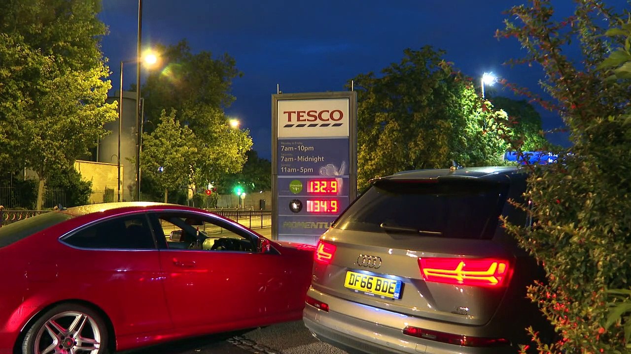 Drivers queue at petrol stations amid fuel panic