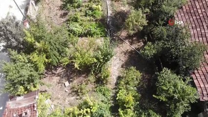 Hem ihtiyacı olan ürünleri yetiştiriyor, hem de emeklilik hayatının keyfini sürüyor