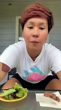 Une femme veut prouver que son chien est végétarien