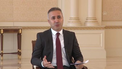 Aliyev'in, işgalden kurtarılan topraklara ziyaretini anlatırken gözleri doldu