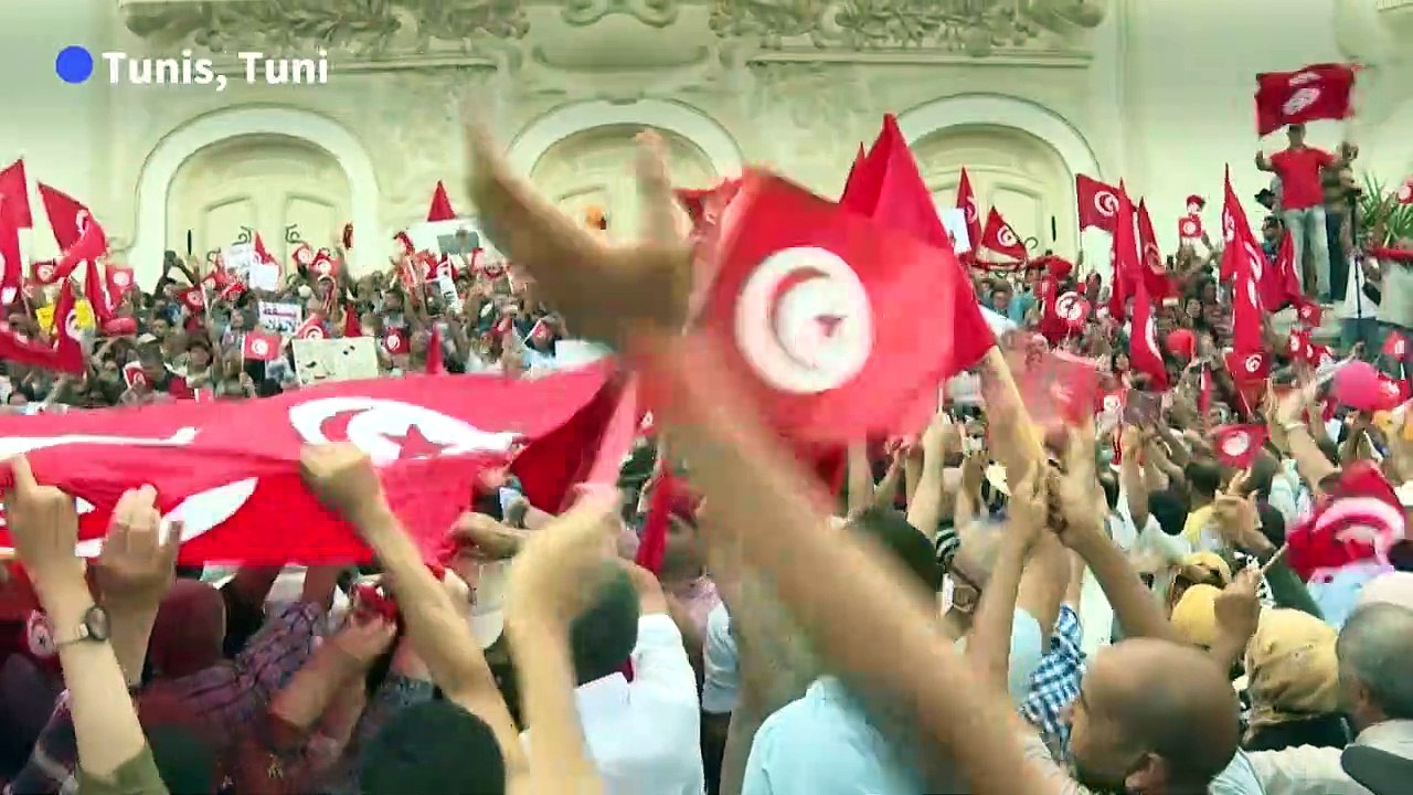 À Tunis, des manifestants craignent un retour à la dictature