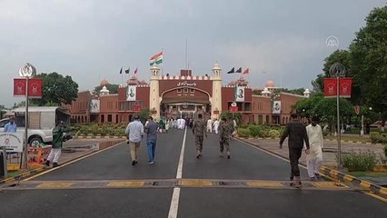 Pakistan ile Hindistan sınırındaki bayrak töreni 1959'dan bu yana sürüyor
