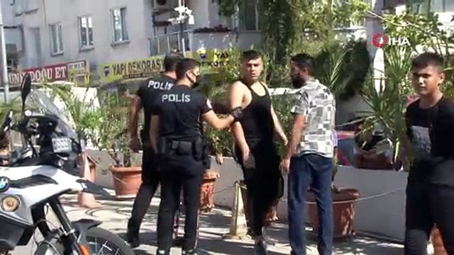 Akaryakıt istasyonunda bıçaklı ve çakmaklı korkutan eylem