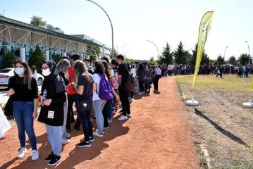 NAMIK KEMAL ÜNİVERSİTESİ'NDE ÖĞRENCİLER KÖFTE EKMEK İLE KARŞILANDI