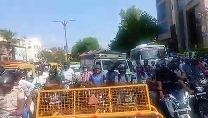 उप राष्ट्रपति वेंकैया नायडू का निकला काफिला, मंडोर रोड पर वाहनों का लगा जाम