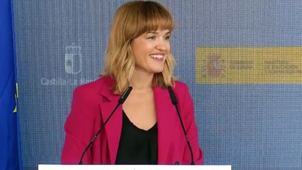 Ministra de Educación insta a mantener la escuela rural
