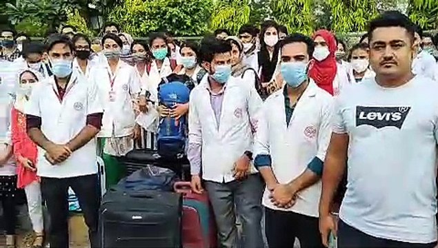 डेंटल के विद्यार्थियों ने किया प्रदर्शन