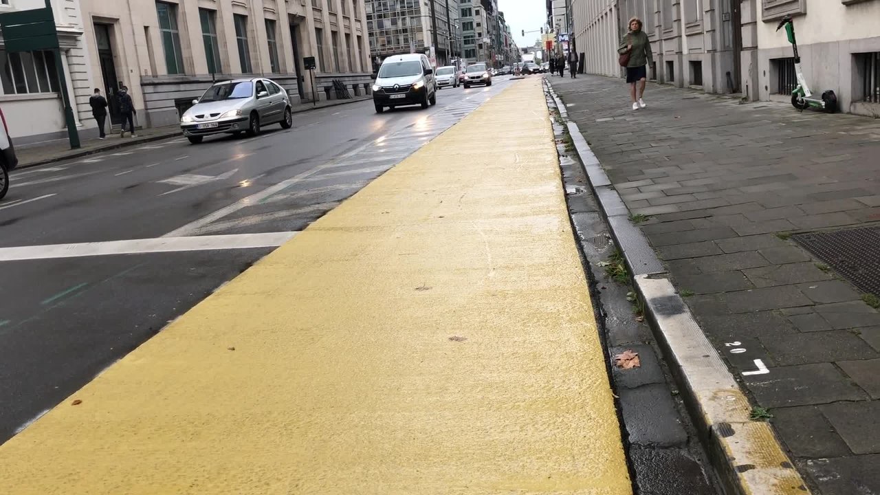Nouvelle piste cyclable sur la Rue de la Loi à...