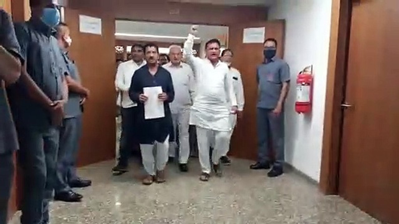 Gujarat assembly : कोरोना व ड्रग्स के मुद्दे पर कांग्रेस का सदन से वॉकआउट