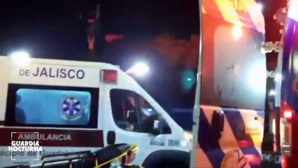 Ambulancia y camioneta  chocaron aparatosamente sobre Javier Mina y Felipe Ángeles en Guadalajara
